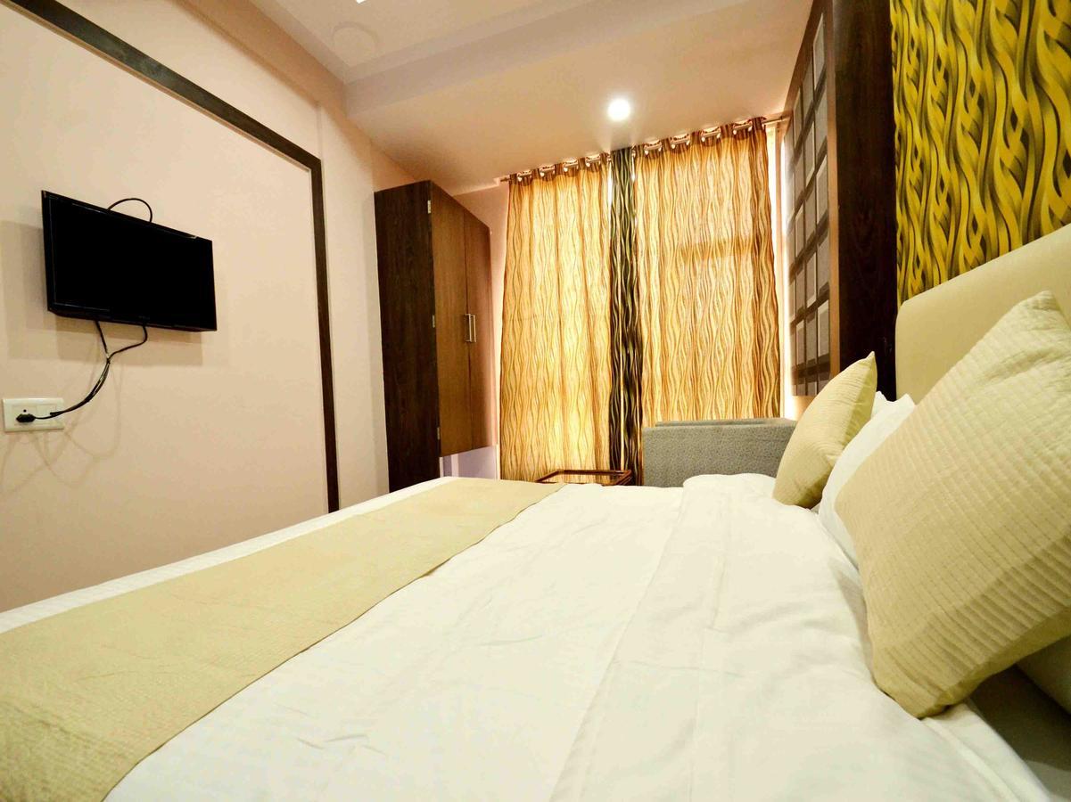 Oyo 2403 Hotel Aamantran Avenue اوجاين المظهر الخارجي الصورة