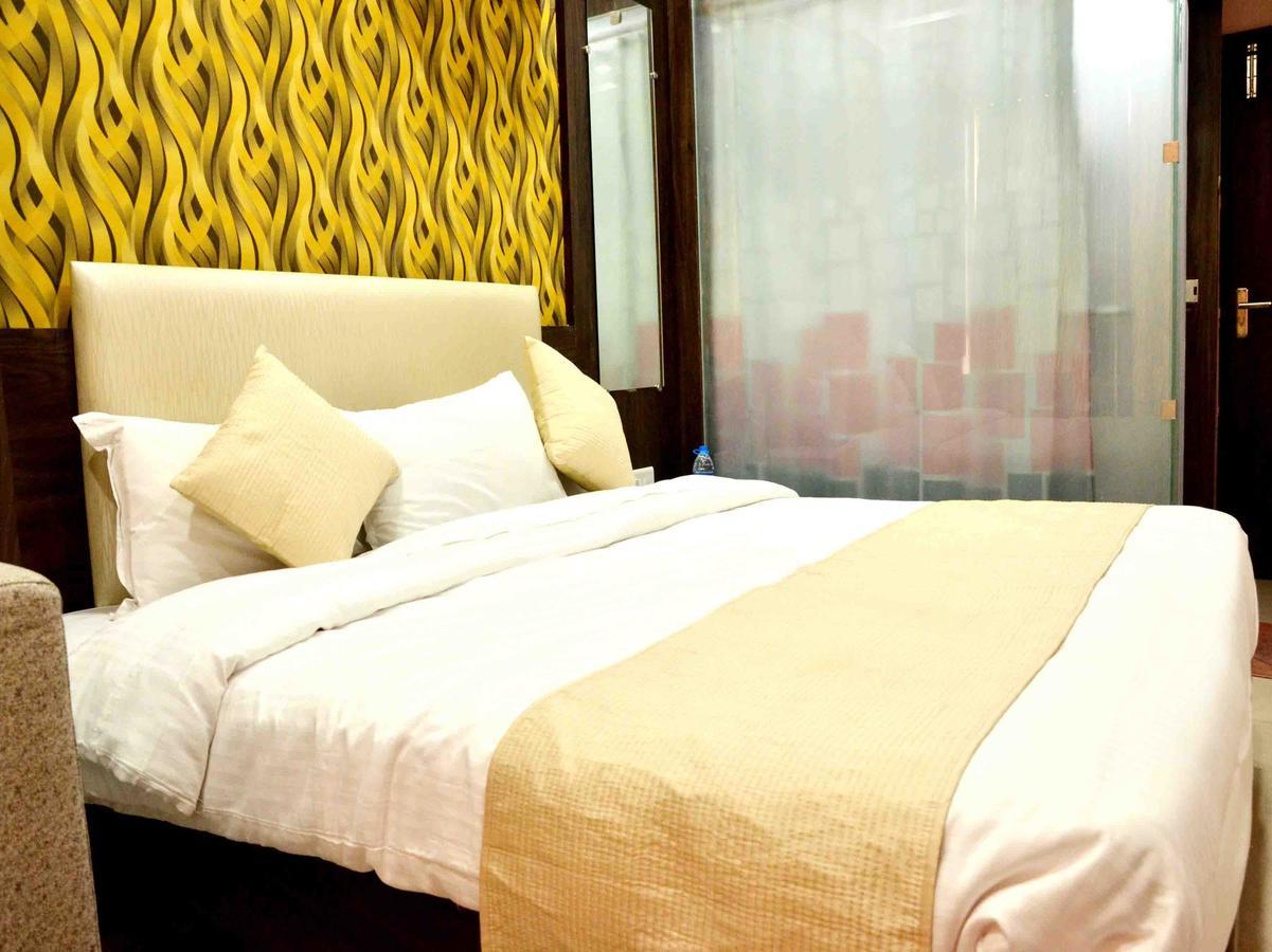 Oyo 2403 Hotel Aamantran Avenue اوجاين المظهر الخارجي الصورة
