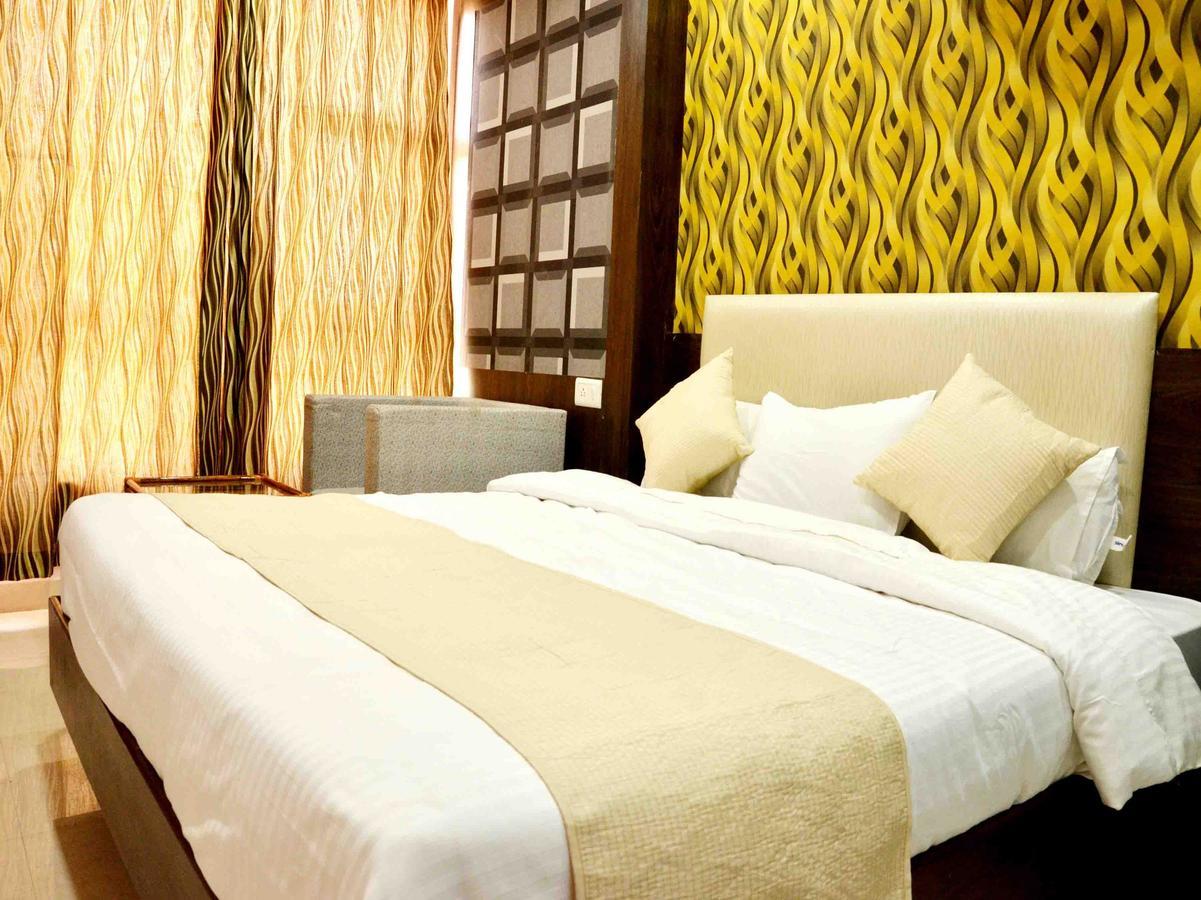 Oyo 2403 Hotel Aamantran Avenue اوجاين المظهر الخارجي الصورة