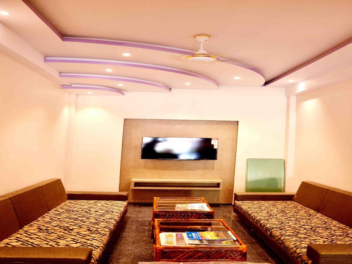 Oyo 2403 Hotel Aamantran Avenue اوجاين المظهر الخارجي الصورة