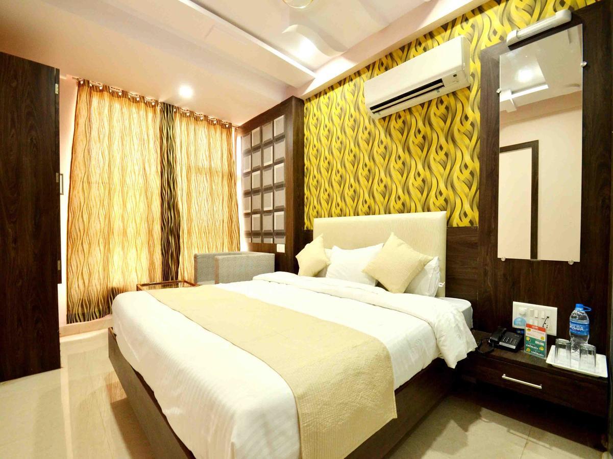 Oyo 2403 Hotel Aamantran Avenue اوجاين المظهر الخارجي الصورة