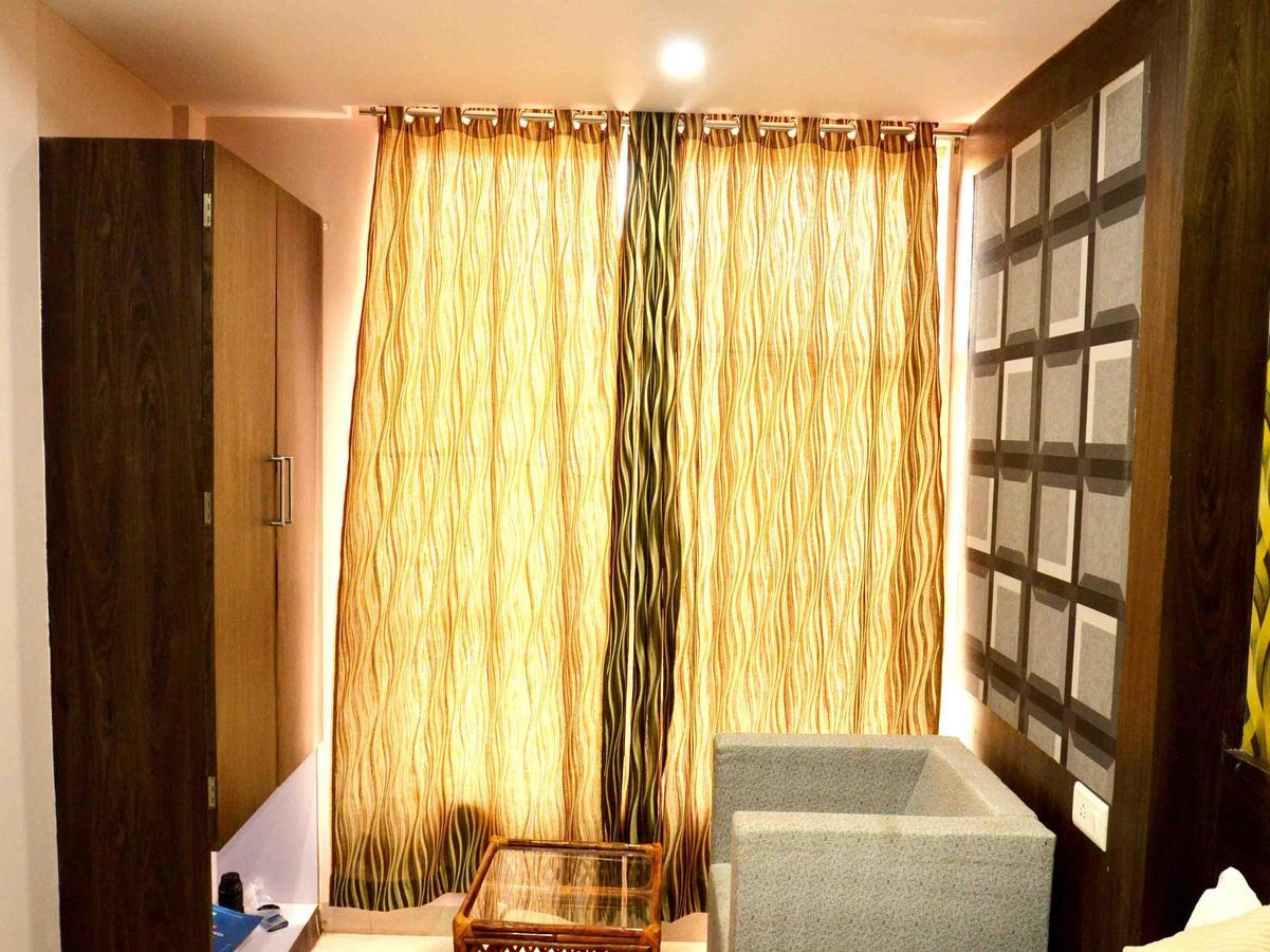Oyo 2403 Hotel Aamantran Avenue اوجاين المظهر الخارجي الصورة